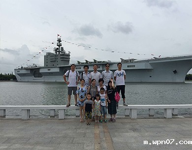 外贸职员外出留念